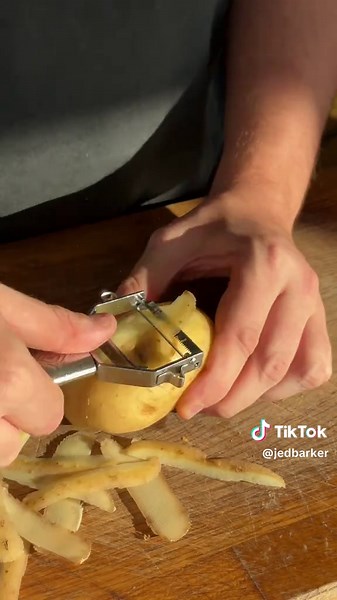 Day 2 of 12 of my Mini Christmas Calender… Today we cooked Loaded Festive Chips in a Yorkshire 😍