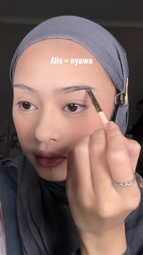Tutorial Membuat Alis yang Sempurna dan Berkilau