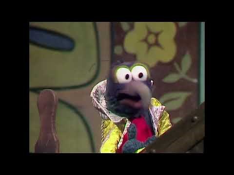The Muppet Show - 410: Kenny Rogers - Gonzo’s Stunts: Catapult (1979)