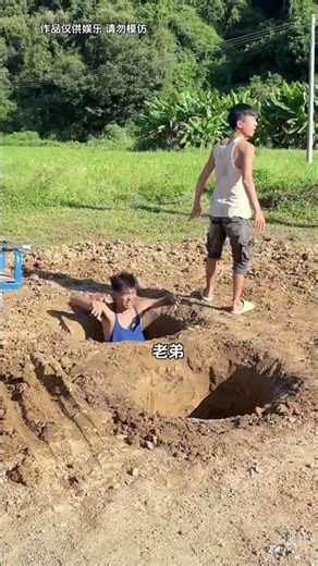 Good brother, I am by your side, so you can smile secretly #RuralFunnyVideos#RuralLife