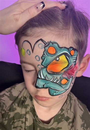 Feeling like a Monster - creative makeup look using face paints to create this glowing sea monster - this was so much fun 💜✨👩🏻‍🎨