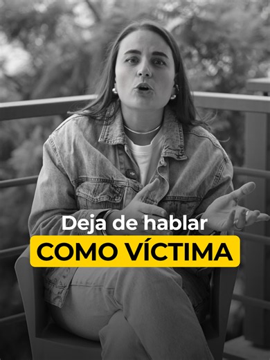No me saludó. ❌ No saludó. ✅ No me contestó. ❌ No contestó. ✅ La diferencia parece pequeña, pero cambia todo. Porque una cosa es lo que pasó y otra muy distinta la historia que construyes sobre lo que pasó. 🧠 Muchas veces sufrimos más por la interpretación que por el hecho. No todo comportamiento ajeno habla de ti. Muchas veces habla de la persona que lo está viviendo. Deja de cargar emociones que no te pertenecen. 🚨