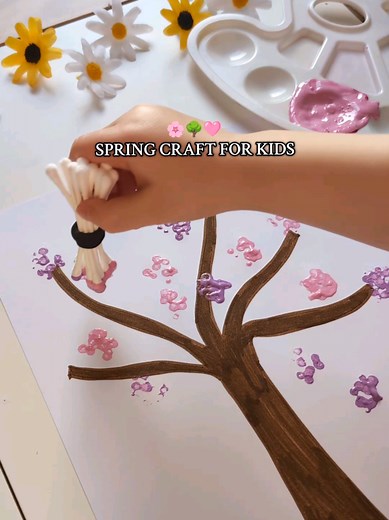 Spring craft for kids 🌳🌸 We made a cute blossom tree with cotton buds today! Save for later & follow for more toddler-friendly spring crafts 💕 #springcrafts #toddlercrafts #kidscrafts #easycrafts #diycrafts