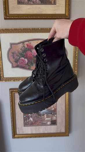 brianna on Instagram: "restore these beat up doc martens with me 🧼 #drmartens #shoerepair #thriftflip"