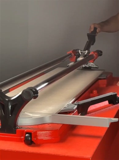 TX‑MAX delivers power, precision, and control, even when cutting high‑hardness porcelain tile ✔️ High‑performance multipoint breaker ✔️ Precise angular cuts from 0° to 45° ✔️ Robust design engineered for intensive professional use A tool designed for professionals who demand consistent results on site. RUBI TX‑MAX. Professional by definition. #RubiTools #ProTools #construction #tilers