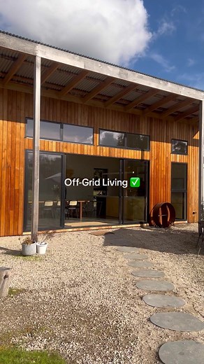 Off-grid, sustainable living done right 🌿 Watch the entire house tour today — link in bio! #offgridliving #sustainablehomes #abiinteriors #abiyourway #australianhomes #brushednickeltapware #housewalkthrough #sustainableinteriordesign