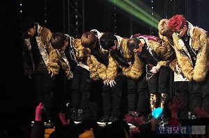 Block B performs "Nanrina" on 'Show Champion' for the first time since controversy