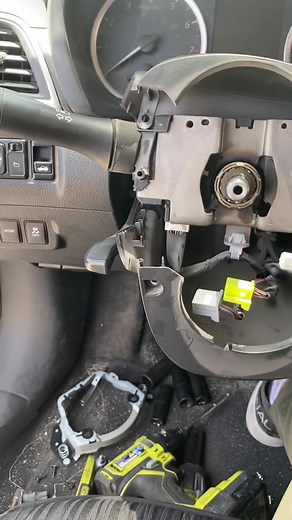 Reparación de claxon en carro Nissan