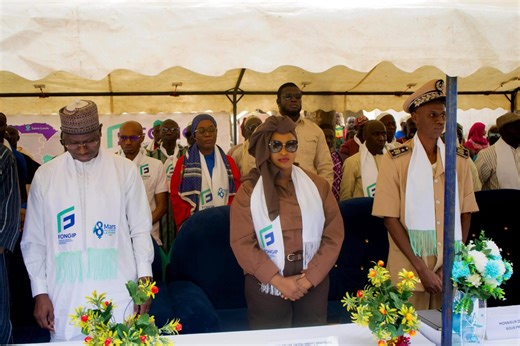 Bettenty à l’honneur: le FONGIP équipe les femmes transformatrices avec une pirogue, du matériel de sécurité et de travail - Le Soleil