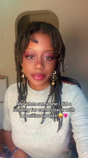 This has been a really tough year and it seriously makes my day when you all come back to me with positive updates! I love being part of your journey and thank you for letting me read for you all 💖 For those of you booking readings it’s really helping me as I readjust to single motherhood! I love you 💕 #collectivereading #tarotreadings #tarotlovereading