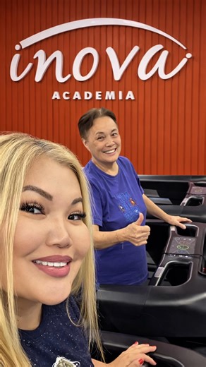 Esqueça tudo o que você conhece sobre academia. A INOVA não é comum ela é completa, moderna e pensada para a vida real. Lá você encontra estrutura de alto nível, equipamentos de última geração, área de cardio com esteiras e bikes conectadas (sim, dá até pra usar YouTube ), além de uma programação completa de aulas para todos os estilos de treino. E tem um diferencial que faz TODA a diferença: - Espaço Kids com PS5 e monitoria, para treinar com tranquilidade, sem culpa. A INOVA também cuida de vo