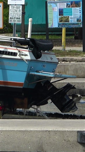 The worst day at the boat ramp for this crew! No drain plug turns into a nightmare scenario. Any advice for this crew? ➡️ Follow Wavy Boats for more original boat action videos! The largest boat action network across all platforms! #wavyboats #hauloverinlet #hauloverboats #haulover #boats #bocainlet #boyntoninlet #miamiriver #jupiterinlet #roughinlets | BoatsvsHaulover