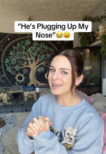 Hilarious Chameleon Moment: He's Plugging Up My Nose😂