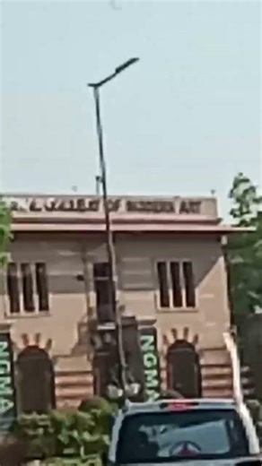 India gate say art gallery. .