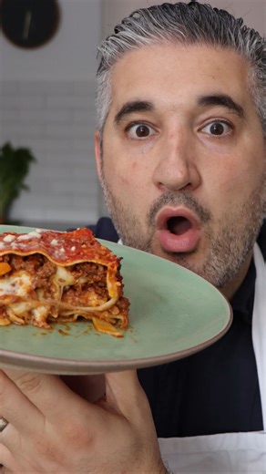 THIS is how you make Lasagna the real Italian way… 🇮🇹🍝 No shortcuts, no shredded mozzarella, no dry sauce—just layers of creamy béchamel, rich meat ragu, and silky fresh pasta sheets baked to perfection. 💬 Comment “LASAGNA” and I’ll send you the full recipe! | ITALIAN FOOD RECIPES 🇮🇹🍝🎥