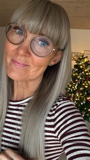 Heidi Skjold | beauty tips | mindset rejse 🫶🏻 on Instagram: "Et fif til at bukke vipper 👏🏻 - Mindre slid end med vipper bukker - Mascara tørre hurtigere - Husk : Kold luft og næb så kan du forme vipperne ♥️ - Hvis du kan undvære et finger tryk giv gerne et like eller en deling 🙏🏻♥️"