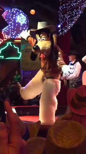 Goofy cowboy - Country Dance - Disneyland Paris 2018