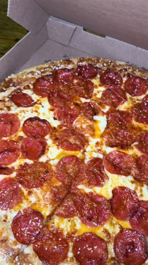 Little Caesars pizza review: Why Little Caesars love wins