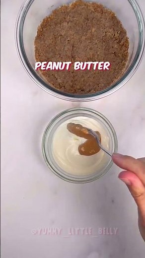 EASY OVERNIGHT WEETABIX • Banana & Peanut butter 🍌 Ingredients * 2 weetabix * 90ml milk of choice
