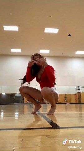 She was on Facebook Live not expecting this 😂🤣 (ig: _lenee_3x) #rap #dance #fail