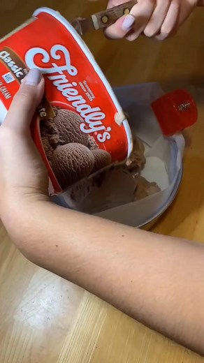 214K views · 4K reactions | Oreo fudge ice cream cake 癩 #birthdaycake #cakedecorating #cakedesign #cakeideas | Sweet Bakery | Facebook