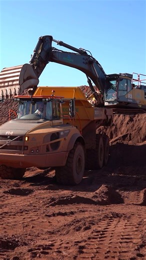 Last week, we unveiled the results of our 3D scanning trial, completed in collaboration with Holcim UK and Printing Portal. Using millimetre-accurate 3D scans captured weekly throughout the trial, we were able to demonstrate the clear advantages of Volvo Construction Equipment’s VTS 2 system.🙌 The data revealed significant improvements in fuel efficiency, equating to an estimated £9,500 in annual fuel savings per machine and a 15% reduction in CO₂ emissions thanks to lower fuel consumption.📉 T