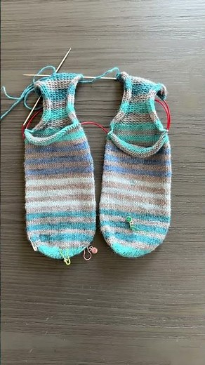 Toe up Socks 2at a time withone circular needle. Toe tutorial ‪@PurlTogether‬ #knitting#socks #magic