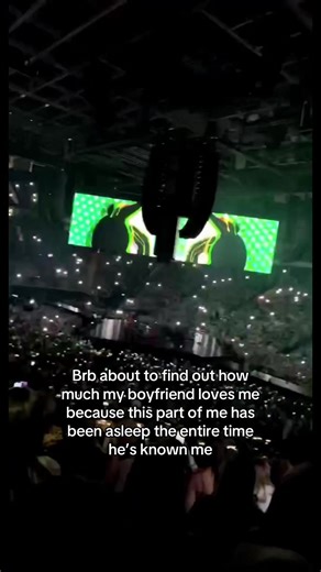 (Chuckles) I’m in danger 🔥 #harrystyles #webelongtogether #harrystylesisback #itstime