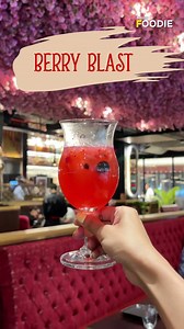 Berry blast: a refreshing mix of strawberry, blueberry, lemon, and soda #shorts #mocktail