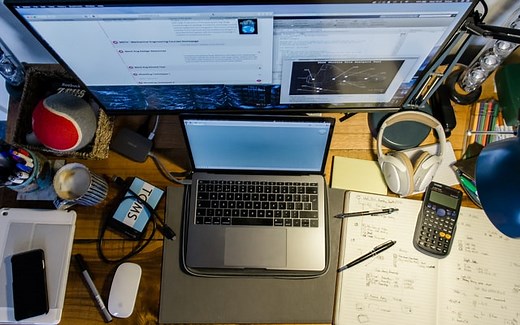 10 Reasons Why your Work Desk is Always Messy