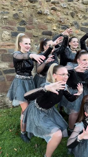 THE SPOOK BEGINS ! 👻 #ghost #geister #derspukbeginnt #premiere #esgehtlos #team #remix #hellenthal #showtanz | REMIX Showdance