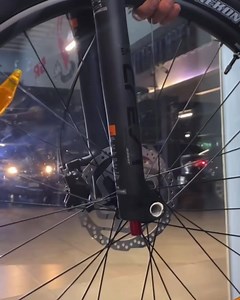 Bike Zone Giant XTC SLR 2 2025: ¡La Evolución de la Velocidad! El modelo 2025 ha llegado, y es más ligero y rápido que nunca. Con una suspensión de aire que suaviza cada golpe y llantas tubulares ultraligeras que te harán volar por los senderos. - - Escribenos al 3815-7102. 📍Metroplaza 4 caminos Local L-112. 📱Escribenos al 3265 0743 TE ESPERAMOS!! ¡Somos tu experiencia de compra favorita! | Duro Al Pedal Guatemala