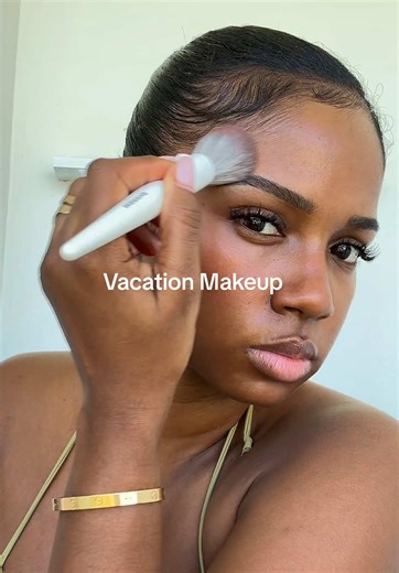 Simple Vacation Makeup Routine for Effortless Style