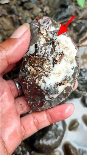white crystal mixed with pyrite