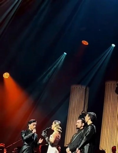 ‘E più ti penso’ Il Volo #ilvololiveinconcert2025 #ilvolosvizzerafanpage Budapest, 14.11.2025 By @carole_florio | Il Volo Svizzera fanpage