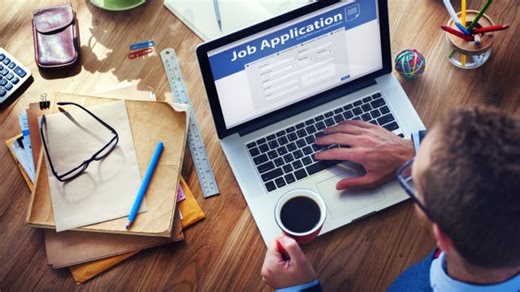 Report: Nearly 50% of small businesses in a hiring freeze