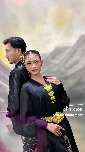 New Attire Attire & Make Up by @dsansstudio For booked,please DM or WA 0895404988110 #preweddingideas #lewatberanda #preweddingcikarang #fyppppppppppppppppppppppp #studiofotocikarang