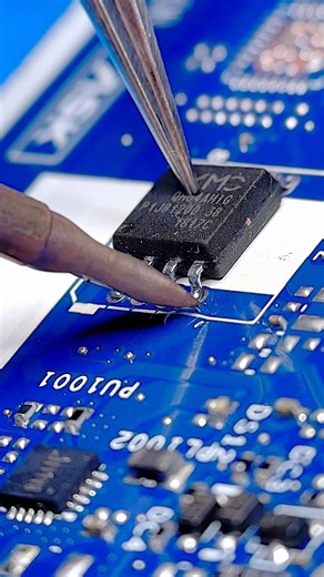 Dell Vostro 3530 ROM IC Soldering 🔬 | Microsoldering Repair #dell #repair #electronics