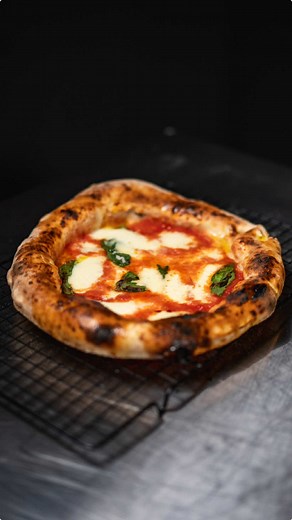 Einfaches Pizzateigrezept: Keine Kneten nötig!