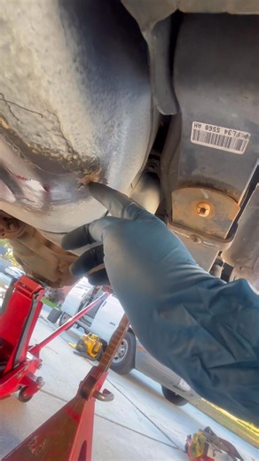 F150 fuel tank replacement due to a small crack causing a fuel leak #ollieonwheels #ford #fordf150 #mechanic | Oliver Odogg Campbell
