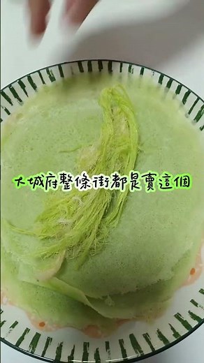 泰國人氣傳統甜點 Roti Sai Mai！餅皮，捲上彩色龍鬚糖，口感直接 Q＋甜爆擊！自己捲著吃超療癒。來泰國沒吃到這個真的會後悔！#泰國美食 #RotiSaiMai #甜點控必試 #泰國必吃