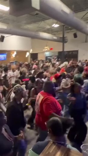 Resident Advisor on Instagram: "Line dancing to Bmore? As good as it gets. 'Bring In The Katz'⁠ is a certified Baltimore classic, but this takes it to another level ❤️‍🔥 ⁠ 📹: @djpayme⁠"