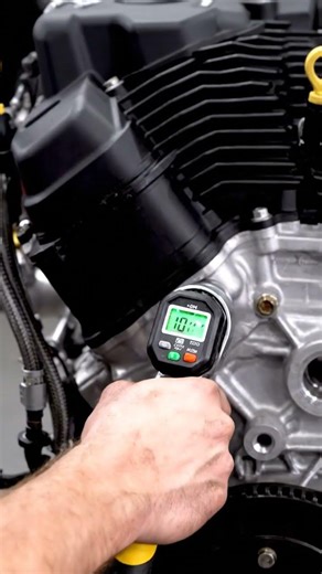 “Detail Mesin Inline-Six | Close-Up Engine Assembly dengan Digital Torque Wrench” (AI)