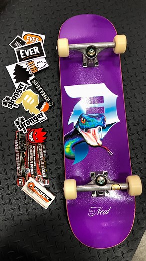 Ever Skate Shop | Skate mais venenoso da Ever! 🔥 Essa nave foi montada para o cliente @chiarello_skt de Pouso Alegre (MG). 🤝 ⚙️ Setup: - Shape Primitive... | Instagram