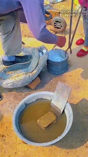 한 치의 오차도 허용하지 않는 숙련공의 알루미늄 솥 주조 기술 #worker #process #skills #factory #metalwork
