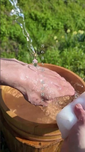 石鹸を使わなくても、肌の汚れの8割はお湯だけで落ちると言われています。一般的なナイロンや綿のタオルでも汚れは十分落とせますが、どうしても摩擦が起き、繊細な肌を傷つけてしまいがちです。