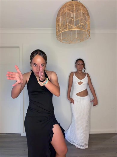 Stylish Dress Ideas for Sisters