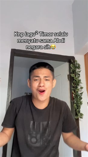 Ndrajido on Instagram: "Kita disini tahan rindu mamae pulang ke kampuunggg : Btw Rinduku sama kampung dehh😭😭"