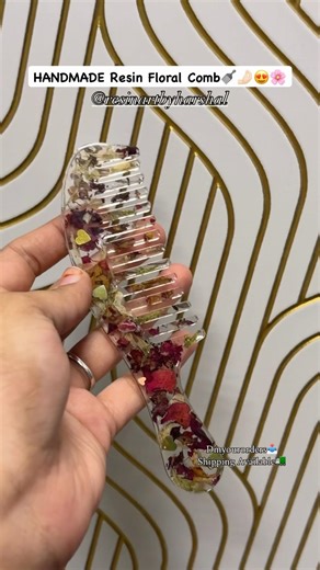 Handmade Resin Floral Comb🪮🤌🏻😍 #newyoutuber #digitalcreator #subscribe #resinartist #viralshort