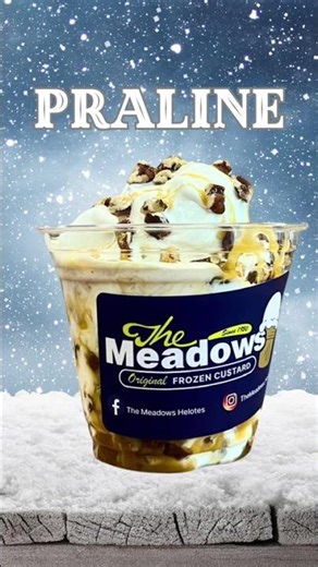 12/29✨🌙The courtyard lit up at night is truly something to behold!Come enjoy & treat yourself🍦✨